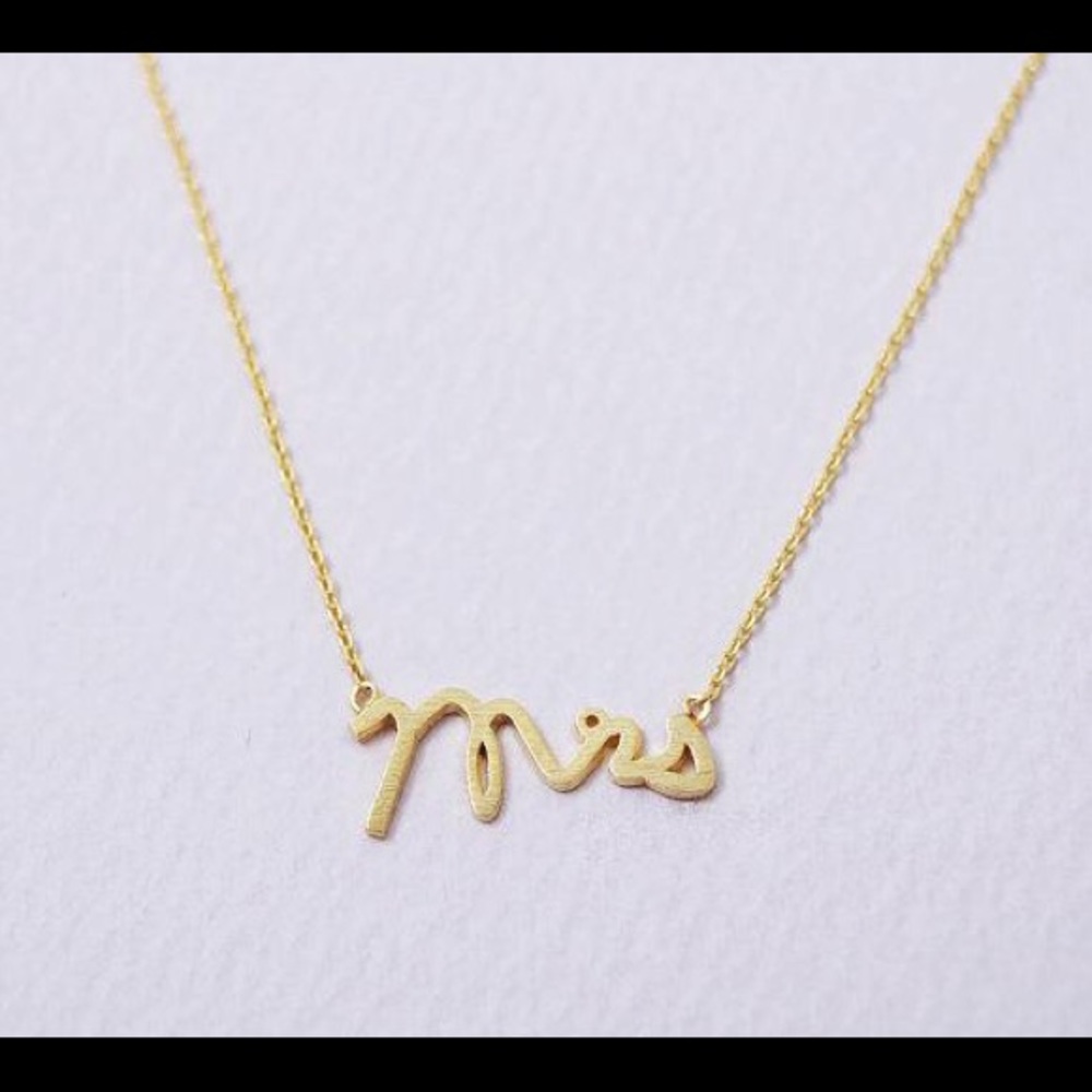 Gold Mrs necklace
